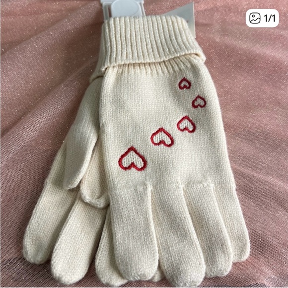 Red Heart Embroidered Mittens Gloves - Picture 2 of 2